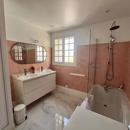 Kwatera prywatna L'ecrin De Famille Maison & Bourg Gold